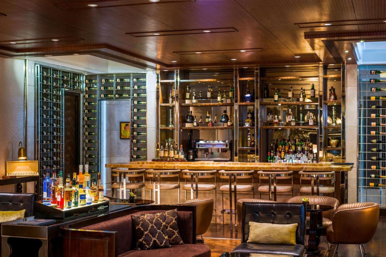 The St. Regis Mumbai Hotel Eksteriør billede The bar at the 1919 Restaurant