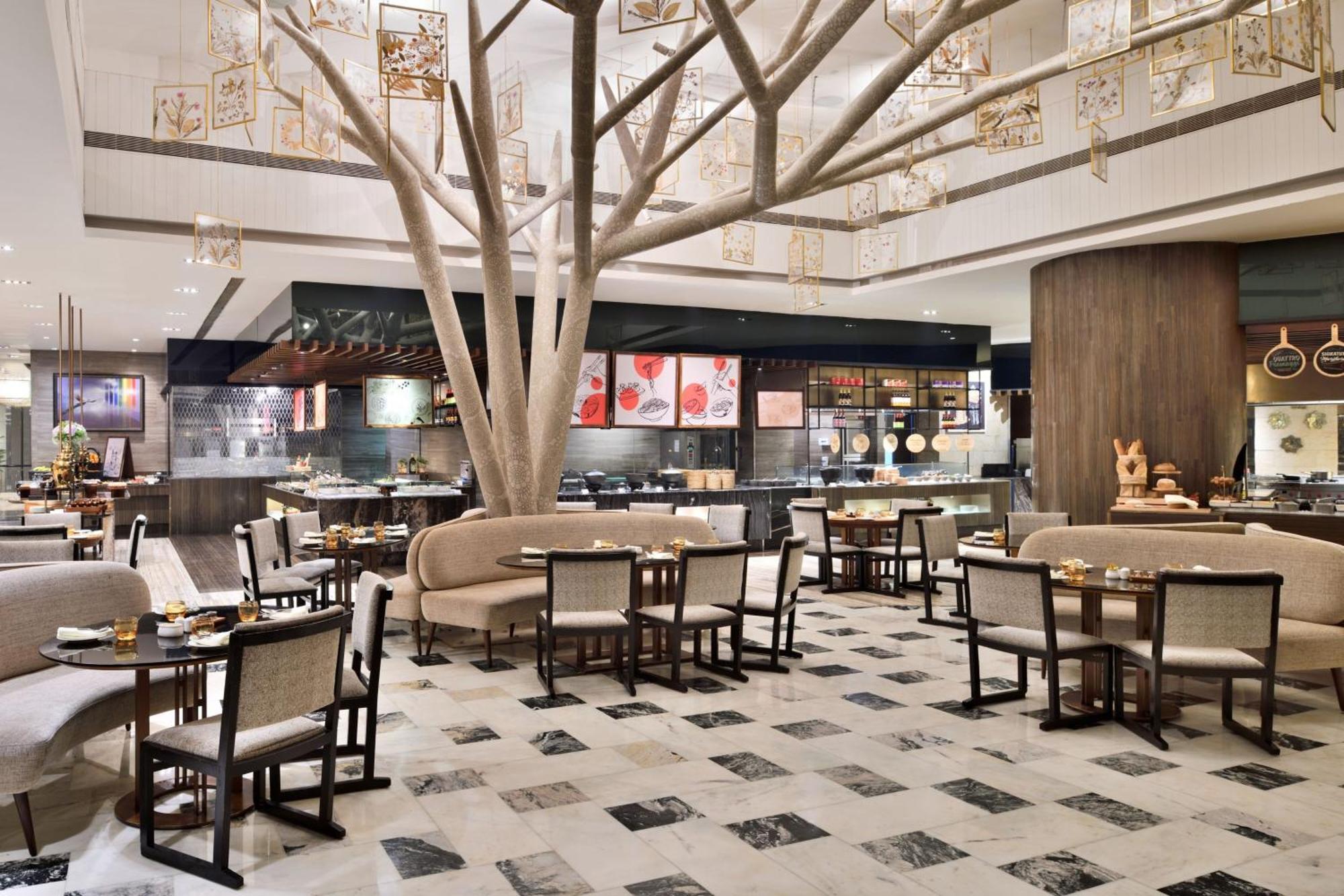 The St. Regis Mumbai Hotel Eksteriør billede The lobby lounge at the hotel