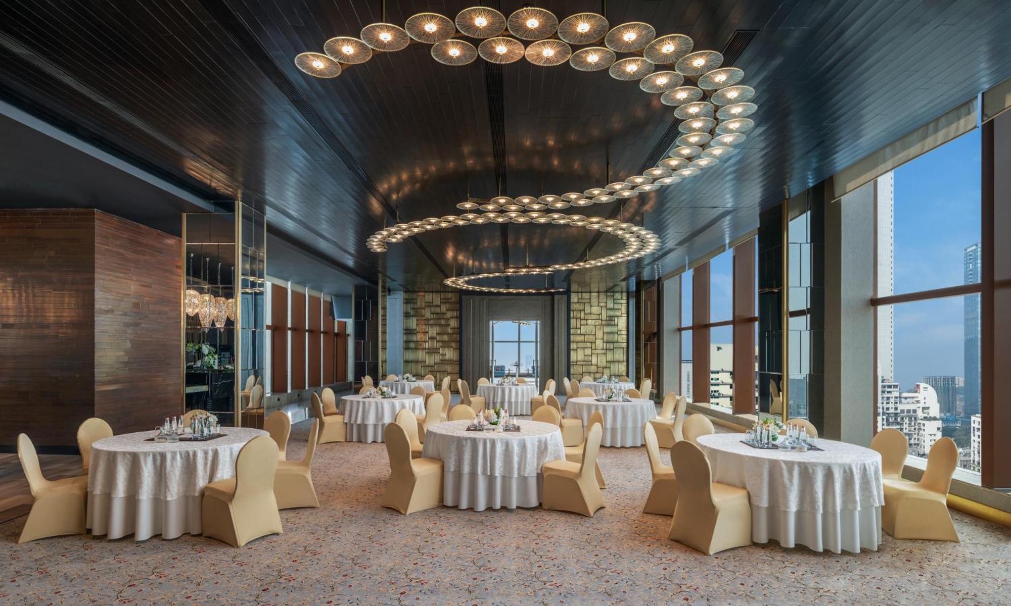 The St. Regis Mumbai Hotel Eksteriør billede The Club at the Ritz-Carlton, DIFC