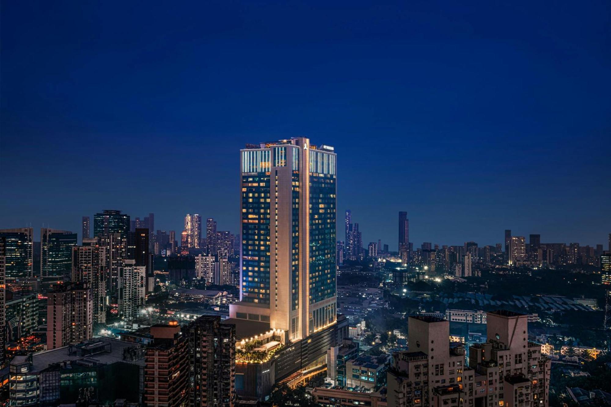 The St. Regis Mumbai Hotel Eksteriør billede The hotel at night