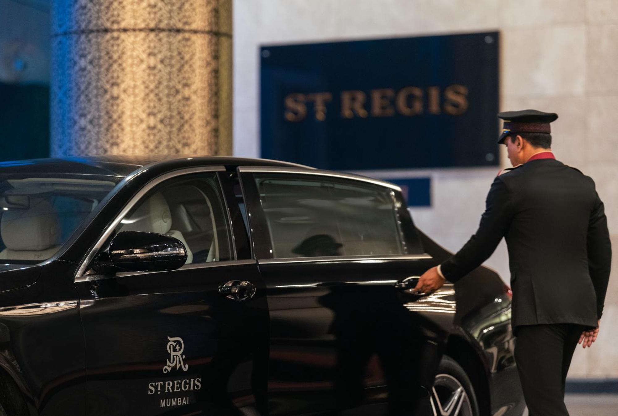 The St. Regis Mumbai Hotel Eksteriør billede A chauffeur opening the door of a car